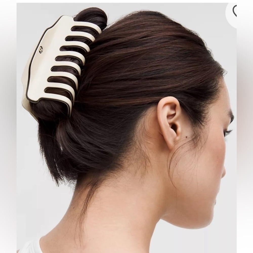 Lululemon JUMBO CLAW CLIP “Authentic” Coming Soon